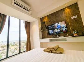S&D 2103 studio for 3 pax netflix, pool, gym at Pollux