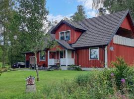 Cozy Home In Hestra With Wifi，位于Hestra的酒店