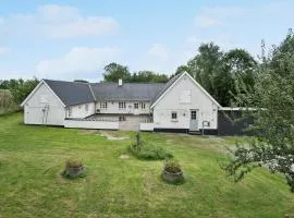 Cozy Home In Aarup With Wifi