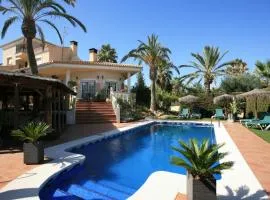 4 Bedroom Villa Sleeps 8 with Private Pool