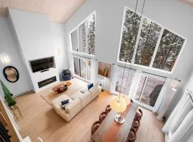 Unique Villa with 4BR AC WI-Fi Fireplace Hot-tube Sauna