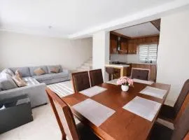 Casa amplia, 3 recámaras, patio y estacionamiento