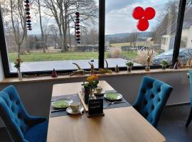 DER Hirsch Hotel，位于蒙绍的酒店