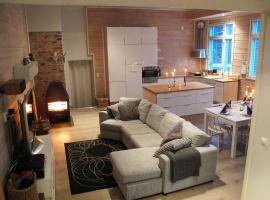 Wanha Koulu Tahko Unelma, 4mh, Palju, Sauna, Tupakeittiö, Wifi, Liikuntasali, RinteetSpaRavintola 6km, Lemmikit OK, Edukas，位于Reittiö的酒店