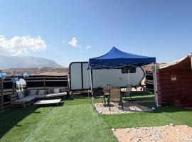 beautiful caravan，位于Ḑibāb的酒店