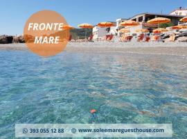 Sole E Mare，位于马里纳迪富斯卡尔多的山林小屋