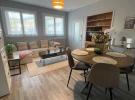 Appartement à 2 pas du centre, 2 chambres, parking，位于欧里亚克的酒店