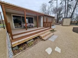 Chalet Cosy bord de Lac, dans domaine avec piscine couverte accueil 4 voyageurs LOUMAELOU