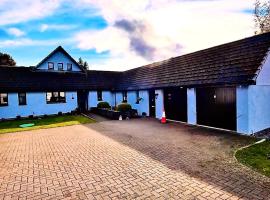 Lindas Retreats Self catering accommodation 1 bedroom cottage or 3 bedroom House，位于托明陶尔的酒店