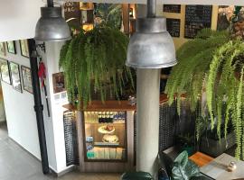 El Caracol，位于波帕扬的带停车场的酒店