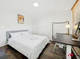 MetaWise Cozy Family Room5 in Shared Home Free Parking