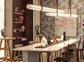 L'Esquisse Hotel & Spa Colmar - MGallery Collection，位于科尔马的带泳池的酒店