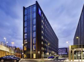 ibis budget Manchester Airport T2，位于霍尔的酒店