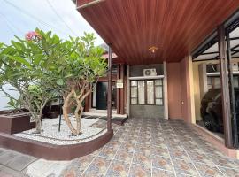 Homestay Aesthetic Jogja，位于Gondowulung的酒店