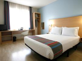 托里拉古纳旅程住宿酒店，位于马德里线型之都的酒店