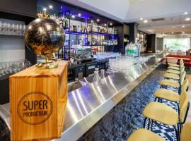 巴黎中心埃菲尔铁塔美居酒店，位于巴黎的酒店