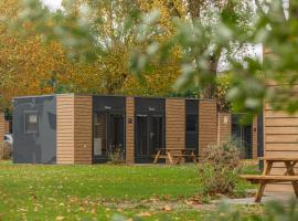 Cube I stijlvol en licht 4 persoons chalet，位于Zennewijnen的酒店