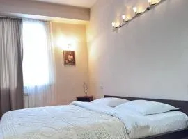 Vintage Veranda Apartment