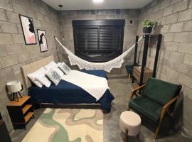 Kazuo520 - Studios Industriais Confort，位于隆德里纳的酒店