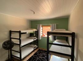 Hostel Canaã，位于伊塔年杜的酒店