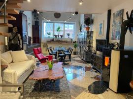 Udda boende med wow-känsla och spabad på terrassen，位于Löderup的酒店