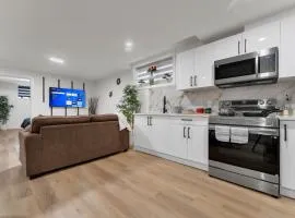 2-bedroom suite close to Amenities and Airport with on pad parking