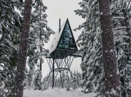PAN Treetop Cabins，位于&Aring;snes的木屋