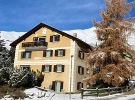 Apartment Chesa Sur En by Interhome