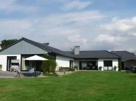 Holiday Home Großzügiges Haus mit traumhafter Gartenanlage by Interhome