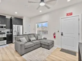 2-Downtown Loft Near Zion, Food, Shops, Walkable