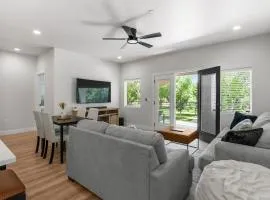 4- Balcony Loft Overlooking Park, Walkable, minutes to Zion