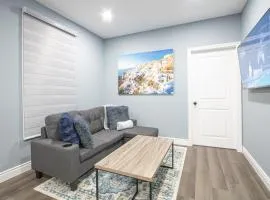 Designer 2BR Suite - Steps to Vic Hospital - Wortley