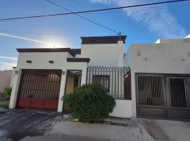 Casa centrica y acogedora para tu visita a Hermosillo，位于埃莫西约的乡村别墅