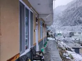 Tirthan Hill Wander Stay