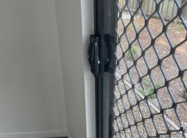 Supercheap Rooms North Brisbane，位于Narangba的酒店