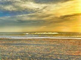 Luxe Beachside Escape Near Channel Islands，位于奥克斯纳德的酒店