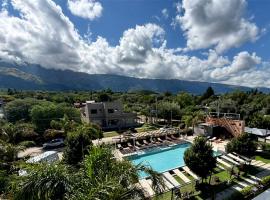 Altos De Merlo Suites，位于梅洛的酒店