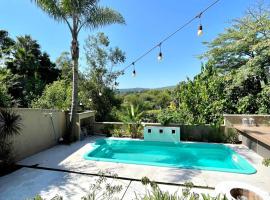 Homestay La Reinamora monoambientes，位于圣萨尔瓦多德朱的带泳池的酒店