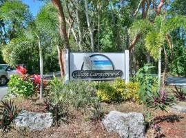 Calusa Oasis Camp Rv Family Resort，位于基拉戈的酒店