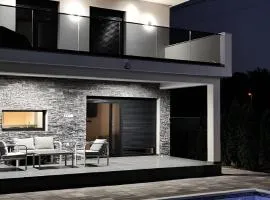 LUXIA PRIVATE ESTATE Sauna & Outdoor lounge with Fireplace