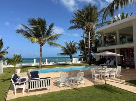 Beachfront Spacious Luxury Villa Private Pool，位于Fortuna的酒店