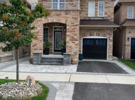 Warm Stylish 4 Bedroom Home 3 Bath，位于阿贾克斯的酒店