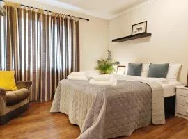 Women Only - Guestroom in centre of Førde town