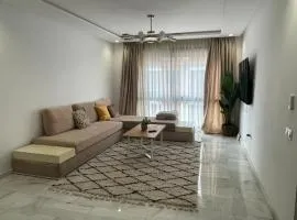 Private Room,living room, Piscine & Parking en cohabitation avec le hôte seulement