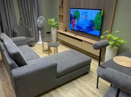 Home2U Homes，位于Erunkan的带停车场的酒店