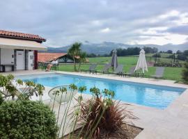 Hotel Restaurant Pecoitz，位于圣让皮耶德波尔的酒店