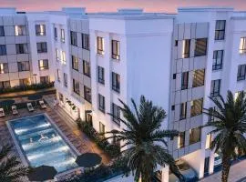 Modern Living Room in Al Muzun Residence Air Port