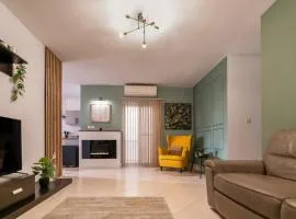 Stylish 3BR apartment - Sleeps 6 - 10 minutes walk to Malta International Airport