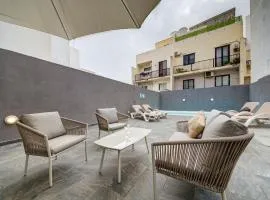 Central Oasis - Private Pool & Lounge Area