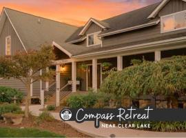 The Compass Retreat near Clear Lake，位于Buchanan的酒店